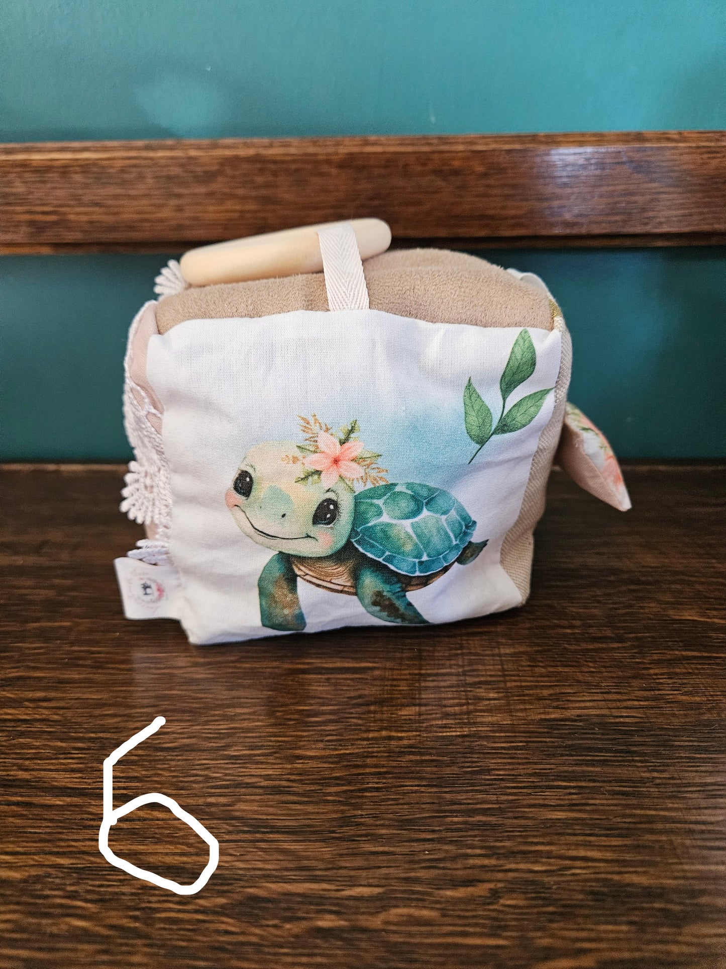 Cube d'éveil animaux