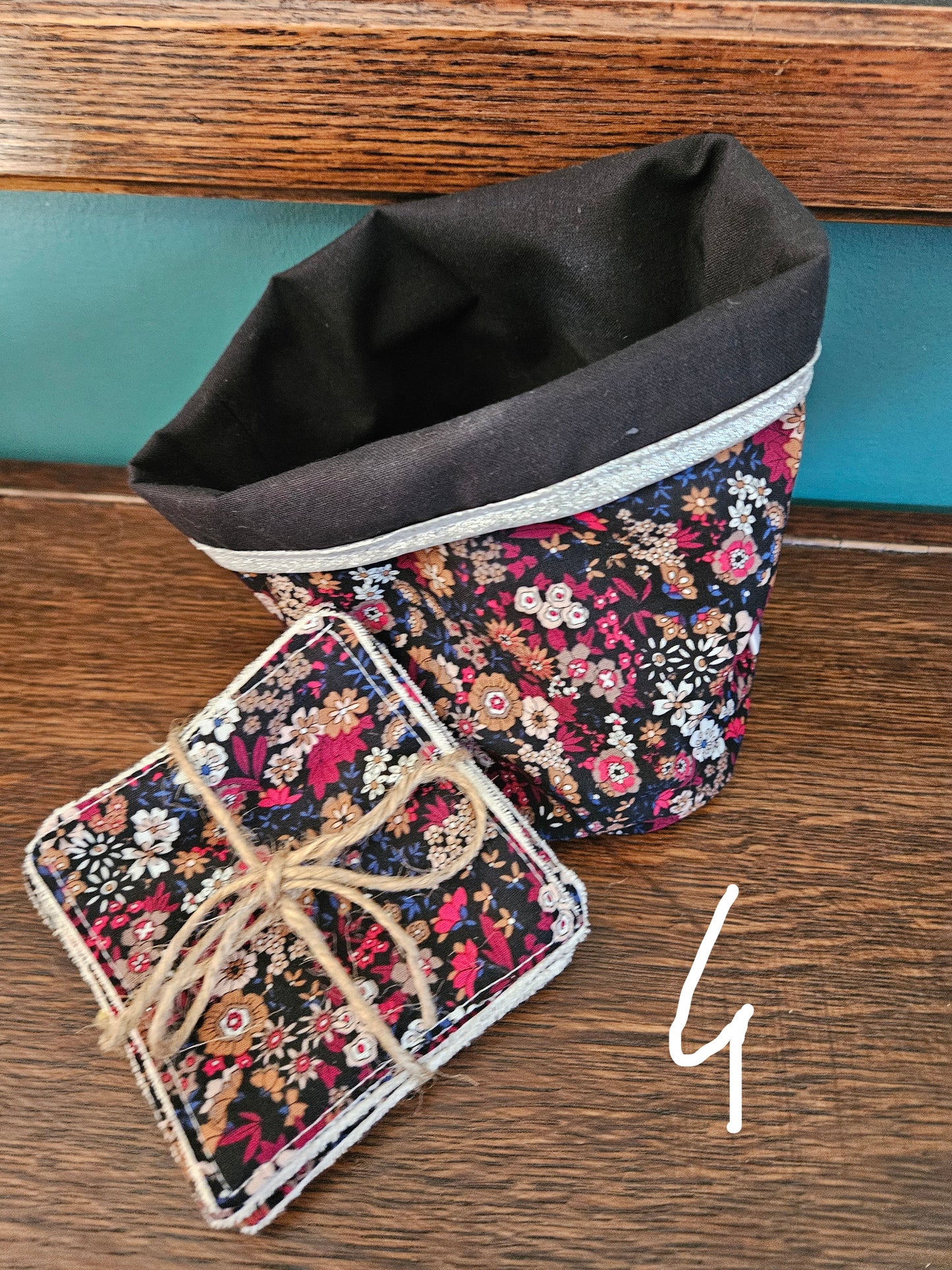 Panier avec 6 lingettes assorties